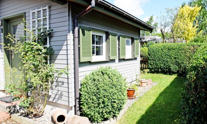 Putbus Apartment | Ocean View Retreat: Ferienhaus Achtern for Family Comfort