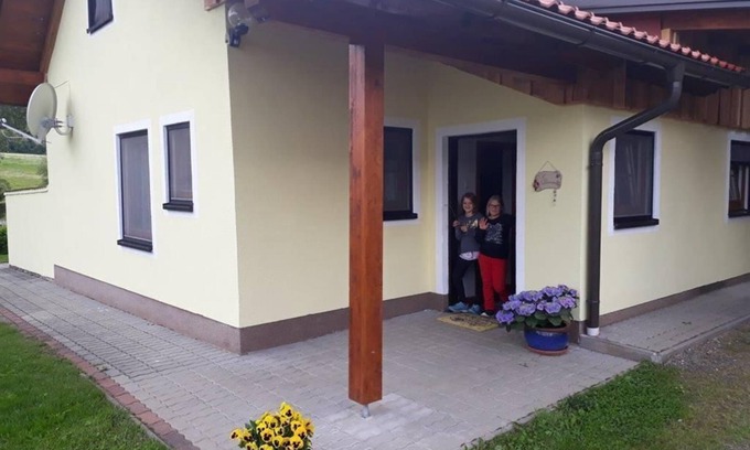 Muehlen House | Family-Friendly Ferienhaus am Badesee with Ocean View