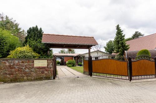 Blankenburg House | Relax in Ferienhaus am Bergeshang with Hot Tub & Great Reviews