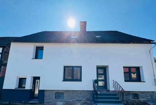 Ortsmitte House | Exceptional Ferienhaus am Südwall: Pet & Child Friendly Retreat