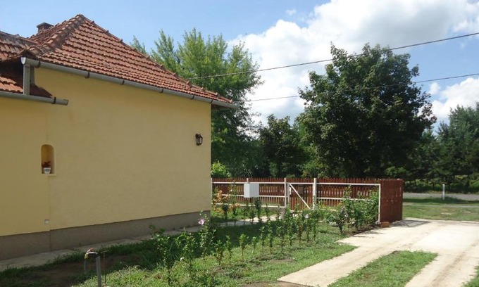 Szabadkigyos House | Discover Ferienhaus am Schloss Wenckheim: Pet Friendly Retreat