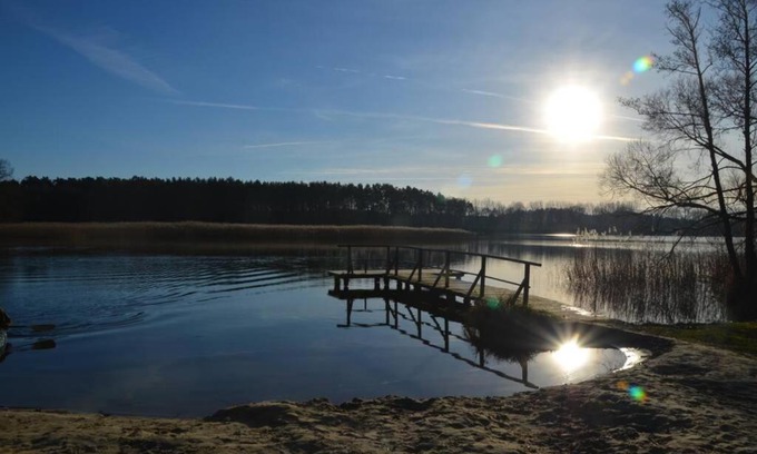Mecklenburgische Kleinseenplatte House | Relaxing Retreat at Ferienhaus am See in Fleeth with Hot Tub