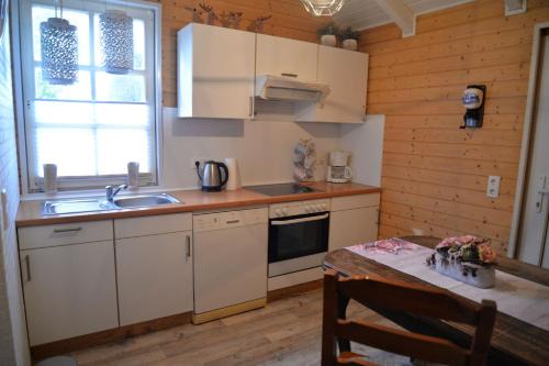 Uplengen Ski Chalet | Family-Friendly Retreat at Ferienhaus Am Wald 35531