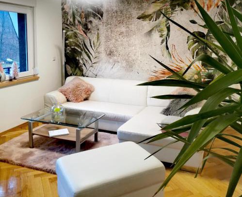 Katharinenberg House | Inviting Ferienhaus am Wald: Family-Friendly Retreat