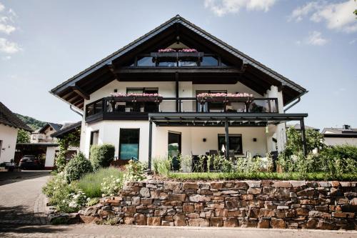 Poltersdorf House | Cozy Ferienhaus "Anne" and Winery Retreat with Family-Friendly Stay