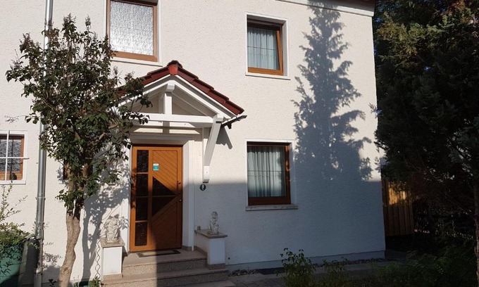 Arnstadt Apartment | Comfortable Ferienhaus Arnstadt with Breakfast & Kitchen