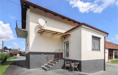 Gerersdorf-Sulz House | Cozy Home in Gerersdorf with 4 Bedrooms & Hot Tub