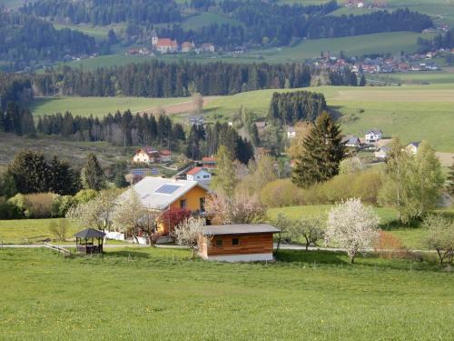 Neumarkt in Steiermark House | Stunning Oceanfront Retreat: Ferienhaus Grohs, 4-Star Stay
