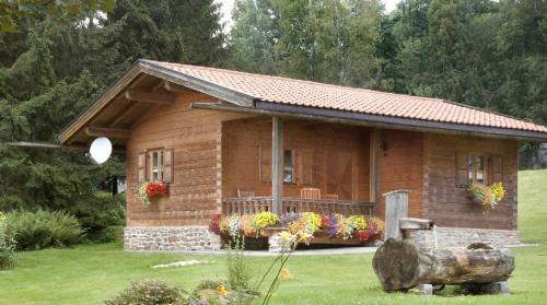 Spiegelau House | Guest Favorite: Ferienhaus Bärenhöhle with Family Amenities