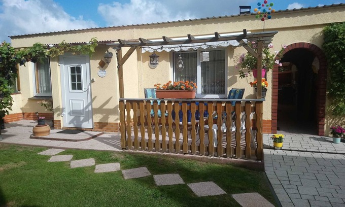 Guestrow House | Family-Friendly Ferienhaus Bützow with Ocean View