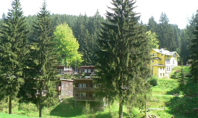 Grossbreitenbach House | Pet-Friendly Retreat at Ferienhaus Bad Hundertpfund