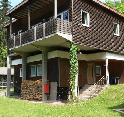 Grossbreitenbach House | Comfortable Ferienhaus Bad Hundertpfund for Family Getaways