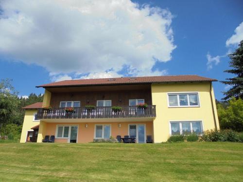 Tannesberg Apartment | Panoramic Views Await at Ferienhaus Bauer - Rated 9.3/10