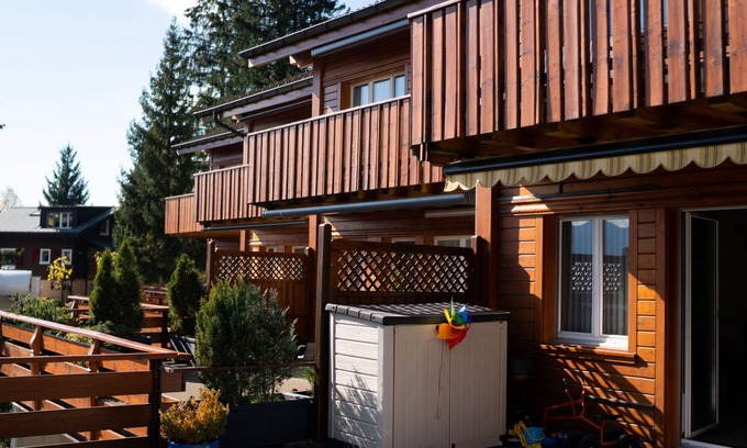Mitloedi Apartment | Cozy Ferienhaus Bergblick with Lake Views & Spa Amenities