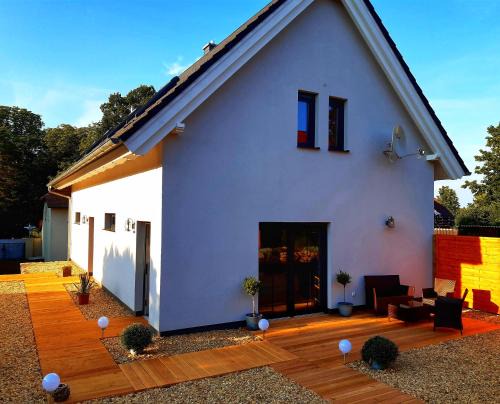 Feldberger Seenlandschaft Apartment | Oceanfront Retreat: Ferienhaus Britta Kietzmann, 4-Star Stay