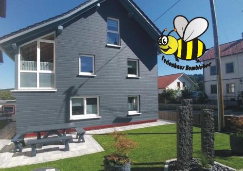 Bayersried House | Discover Ferienhaus Bumblebee: Pet-Friendly Getaway