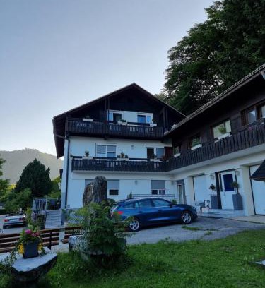Treffen Apartment | Family-Friendly Ferienhaus Burgblick with Kitchen Amenities