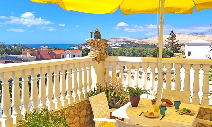 Bahia Calma House | Relaxing Casa Barbara with Ocean Views and Hot Tub