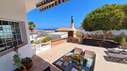 Tarajalejo Apartment | Oceanfront Retreat at Casa Blanca with Breathtaking Views