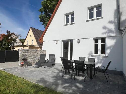 Stobnitz Apartment | Family-Friendly Ferienhaus Constanze by Geiseltalsee Lake