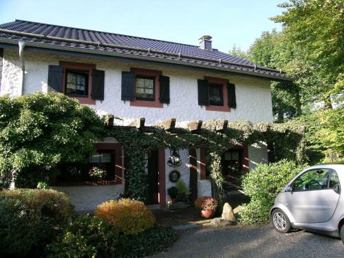 Wirtzfeld House | Pet-Friendly Ferienhaus Daniels with Excellent Guest Ratings
