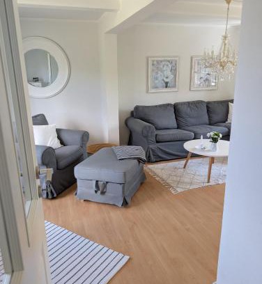 Toenning House | Deichblick Retreat: Oceanfront Escape with High Guest Ratings