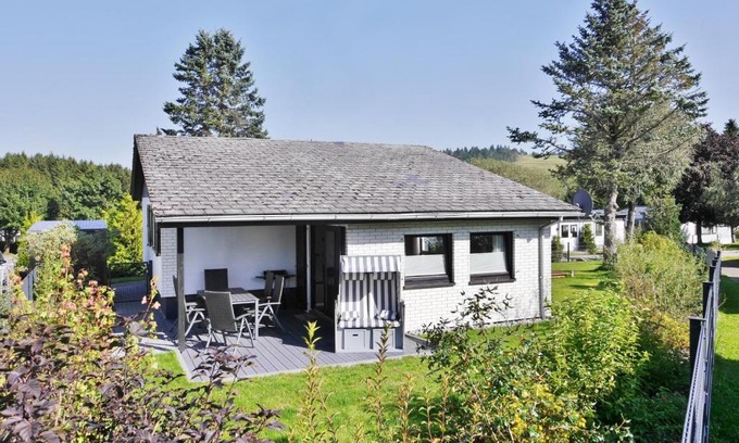 Usseln House | Family-Friendly Ferienhaus Diemelquelle with Pool & Pets