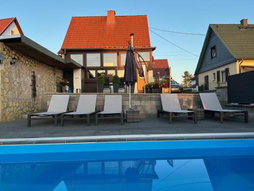 Eisfeld House | Pet-Friendly Retreat at Ferienhaus Eisfelder Blick - 9/10 Rated