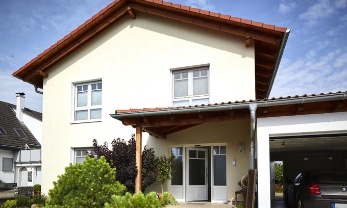 Rust House | Villa Elsa: Family-Friendly Retreat with 9.8 Guest Rating
