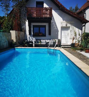 Kranichfeld House | Oceanfront Ferienhaus Elsa with Pool & Child-Friendly Amenities