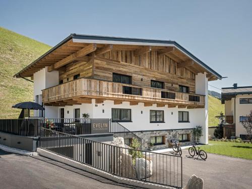Vorderlanersbach Apartment | Pet-Friendly Retreat at Ferienhaus Evelyn: Family Bliss