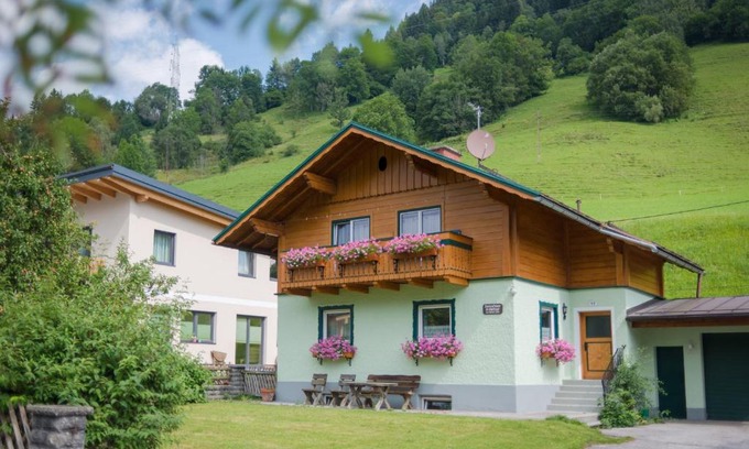 Mandling House | Discover Ferienhaus Evi: Oceanfront Retreat with Pool