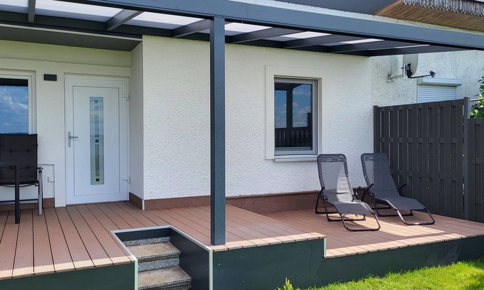 Verchen House | Cozy Retreat for 2 with Ocean Views in Verchen