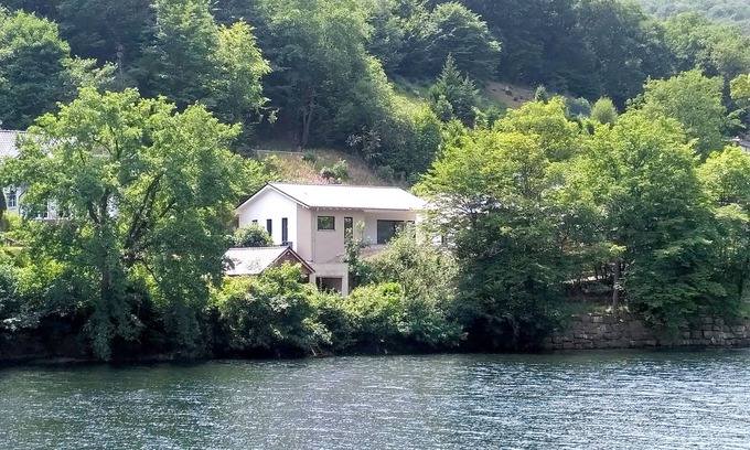 Heimbach House | Cozy Retreat for 4 with Ocean View and Spa in Heimbach