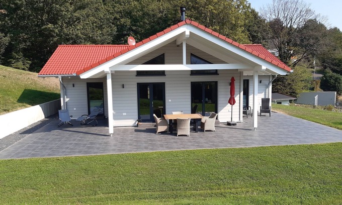 Hasenfeld House | Cozy Holiday Home for 4 with Ocean View in Heimbach