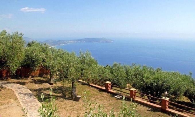 Marina di Pisciotta House | Cozy Getaway for 5 in Pisciotta with Modern Amenities