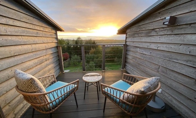 Hagebok House | Cozy Retreat for 5 Guests with Oceanfront Views in Neuburg