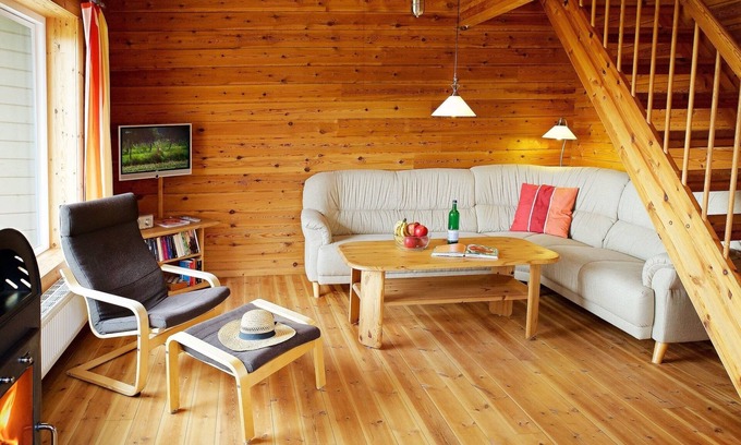 Ulsnis House | Cozy Retreat for 6 Guests in Ulsnis with Spa Amenities