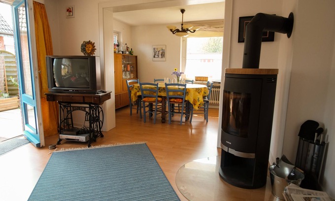 Vogelsang-Grunholz House | Family-Friendly Ferienhaus for 6 Guests in Beautiful Damp