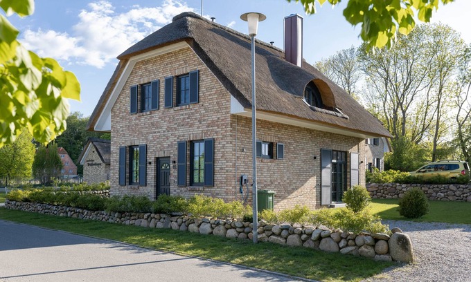Hohenkirchen House | Cozy Retreat for 6 with Ocean View in Hohenkirchen