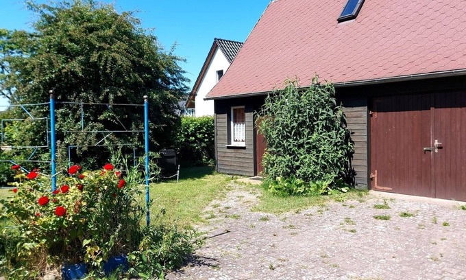 Juliusruh House | Cozy Holiday Home for 4 with Kitchen in Breege