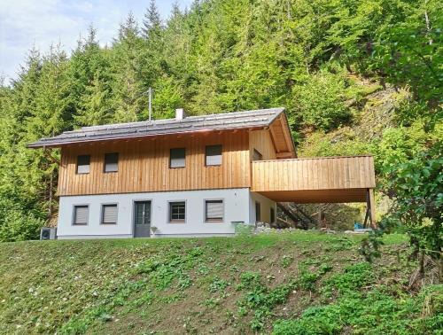Stockenboi Apartment | Unforgettable Stay at Ferienhaus Fellbacher, Weißensee
