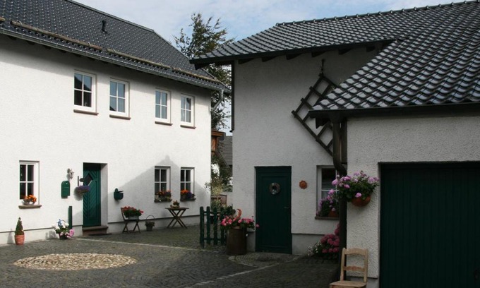 Schleiden House | Delightful Ferienhaus Ginsterblüte: Rated 9.1 with Breakfast