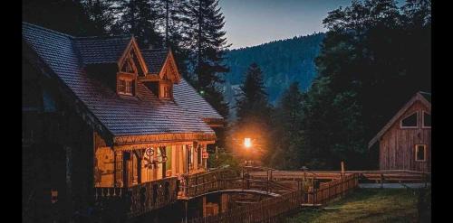 Schopfheim Ski Chalet | Ferienhaus Häxenäscht mit Sauna, Hotpot und Schopf mit gemütlichem Stübli und Pizzaofen