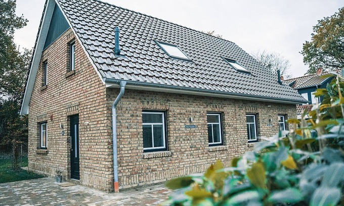 Tannenhausen House | Serene Ferienhaus Hannelore with Private Beach Access