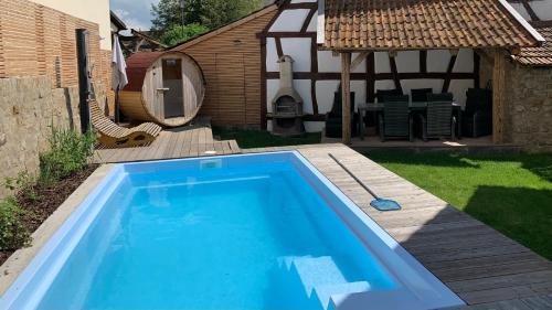 Aidhausen Apartment | Pet-Friendly Ferienhaus Hassgautor with Oceanfront Spa