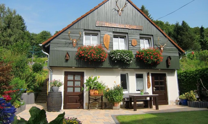 Stolberg House | Family-Friendly Ferienhaus Haus am Wald with Top Amenities