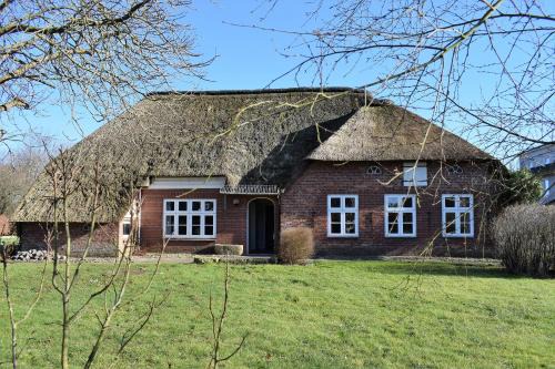 Niebuell House | Haus Amsel: Pet-Friendly Retreat with 8.9/10 Guest Rating