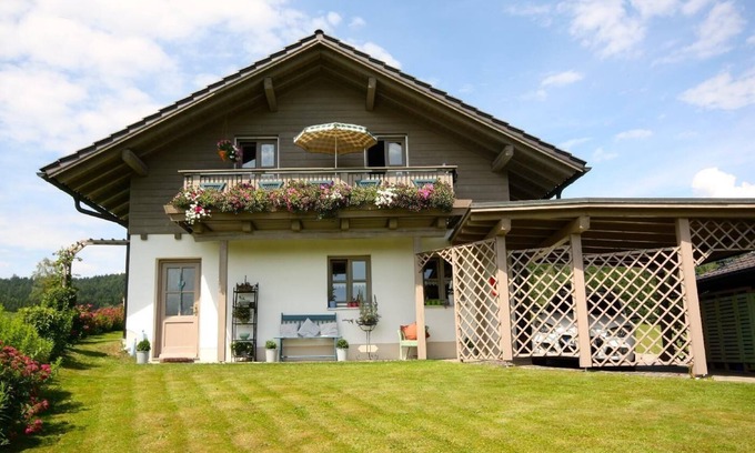 Kammersdorf House | Cozy Ferienhaus Holzapfel Häusl with Kitchen & Breakfast