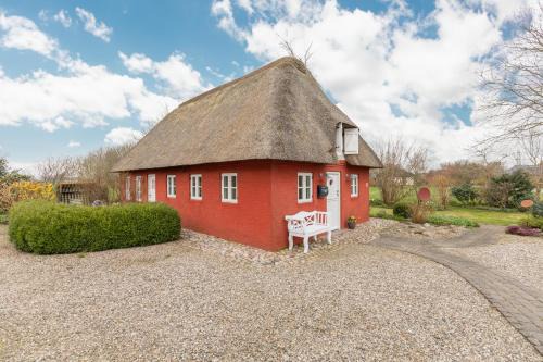 Risum-Lindholm House | Experience Comfort at Ferienhaus Hyggehüs with Hot Tub